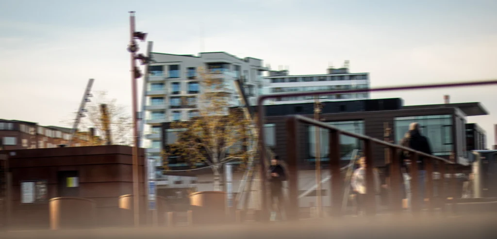 Billede taget nær Jomfru Ane Parken i Aalborg. Billedet har en sløret effekt.